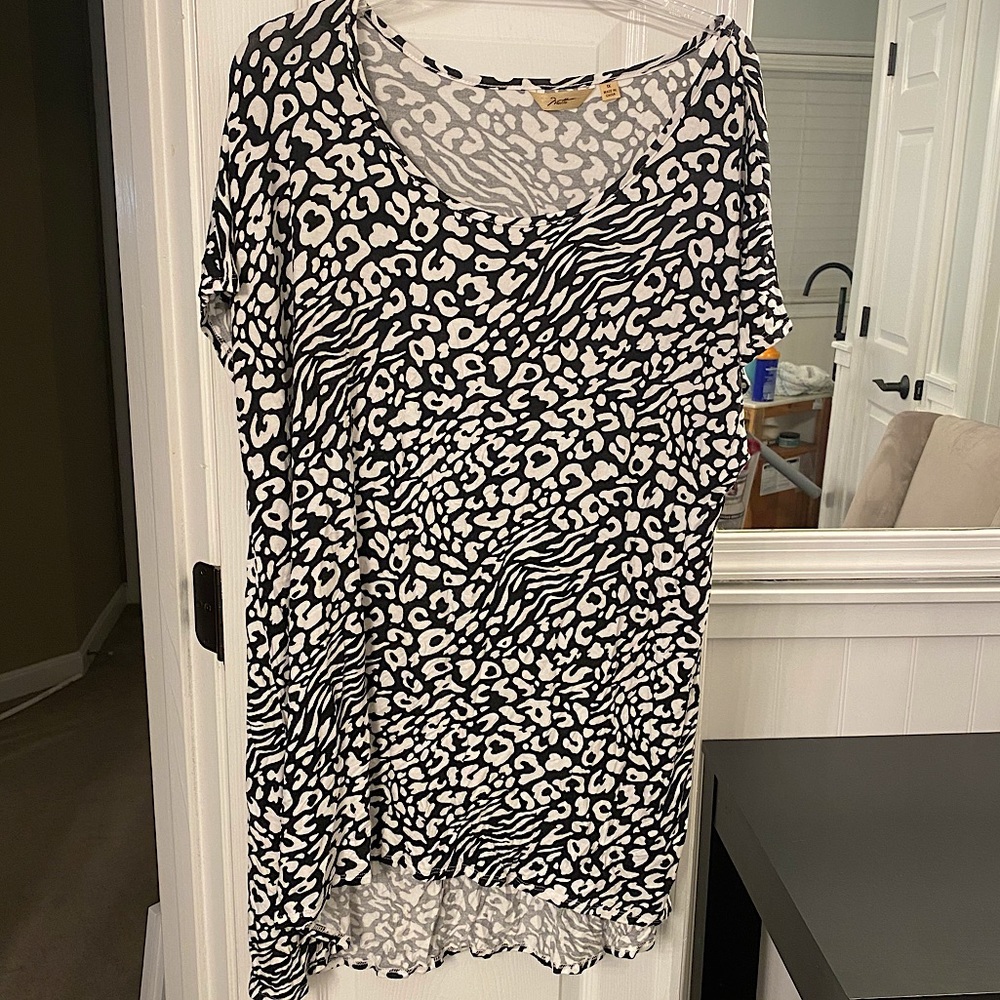 LIKE NEW. Short sleeve black and white animal print top. Size 1x.
